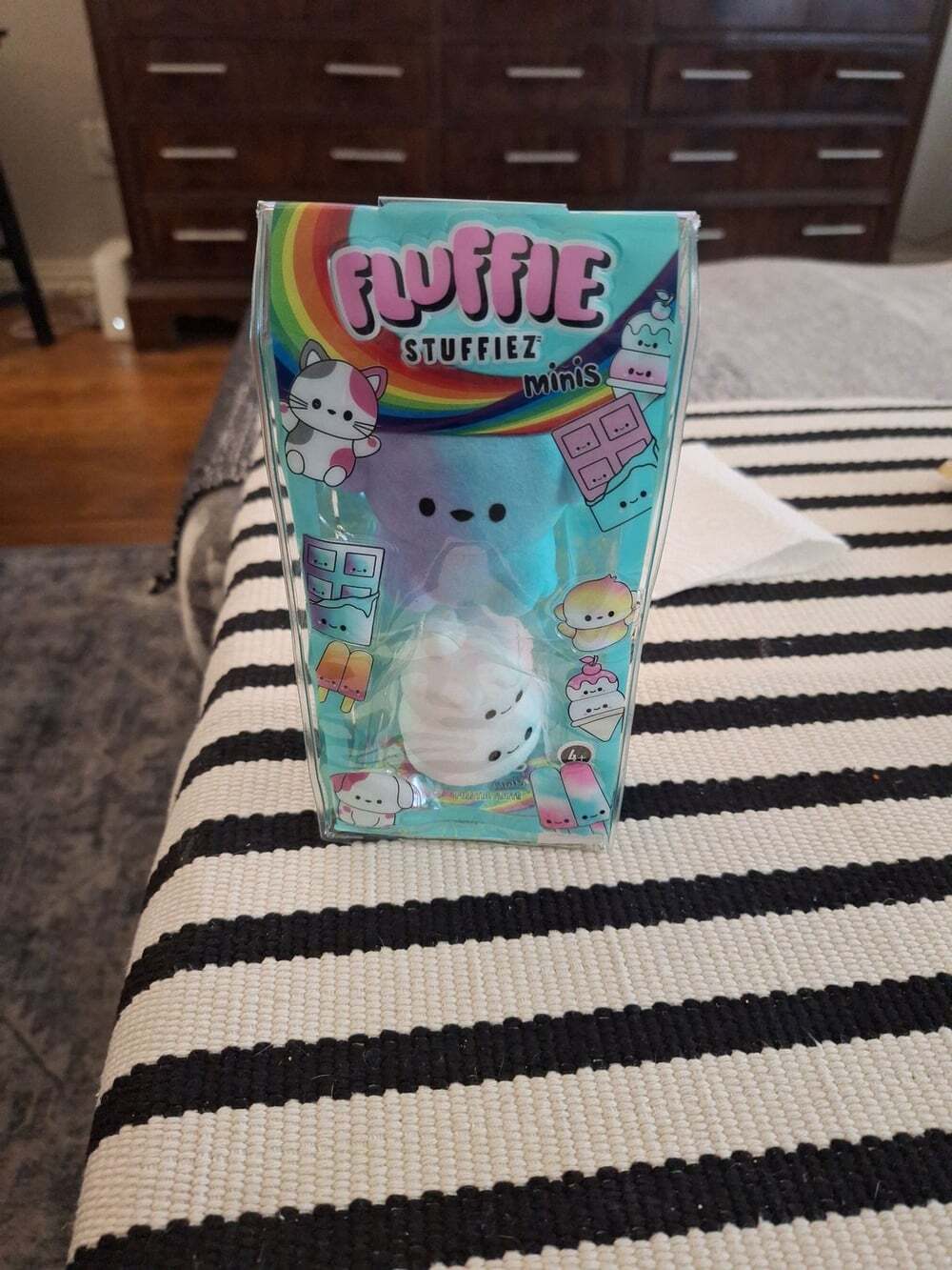 Fluffie Stuffiez Minis Axolotl Pull & Reveal Plush Toy